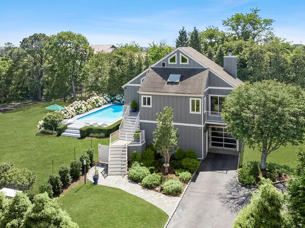 4 Meadow Ln, Westhampton Beach, NY 11978