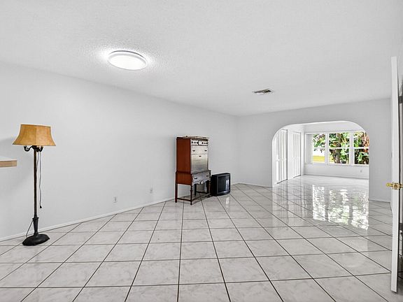 4th image of 2886 E Fernley Dr Drive E #9