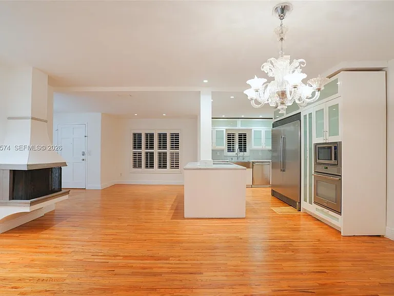 355 Redwood Ln — Photo 3