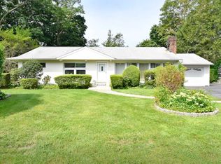 59 Andover Rd, Roslyn Heights, NY 11577