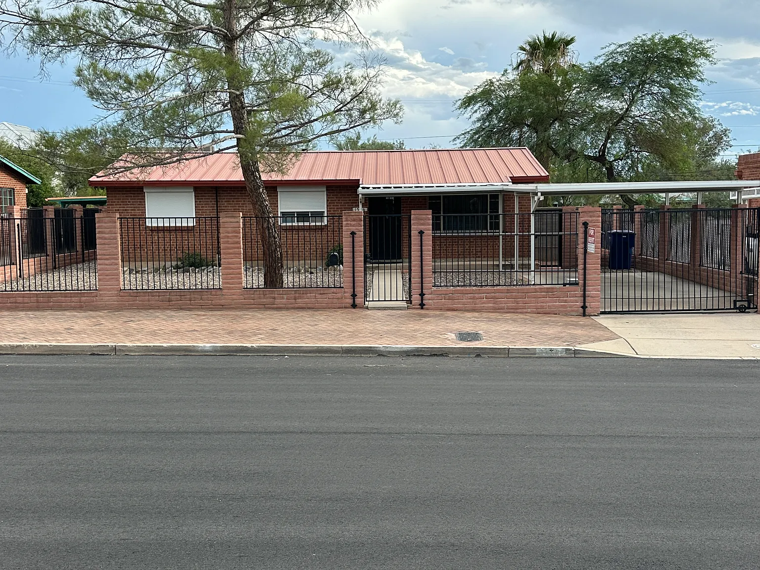 3 bed, 2.5 bath, 1400 sqft, $2,400 — Photo 1