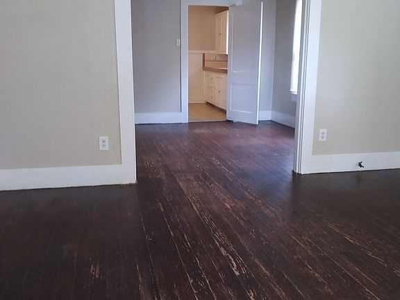 5th image of 321 N Wood St
