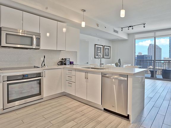 4th image of 999 SW 1st Ave #1-1802-1