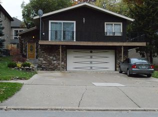 9424 S 83rd Ave, Hickory Hills, IL 60457