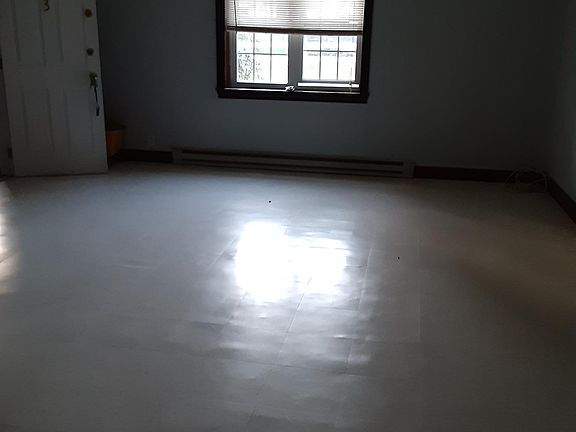 2nd image of 115 Garden Ln #3