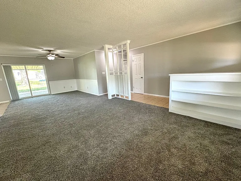1105 N Fern Ave — Photo 4