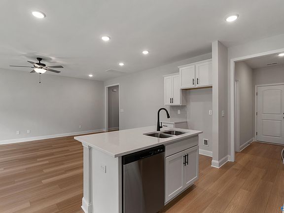 5th image of 1726 Stampede Cir SE