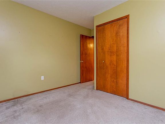 3rd image of 817 Maplewood Ave