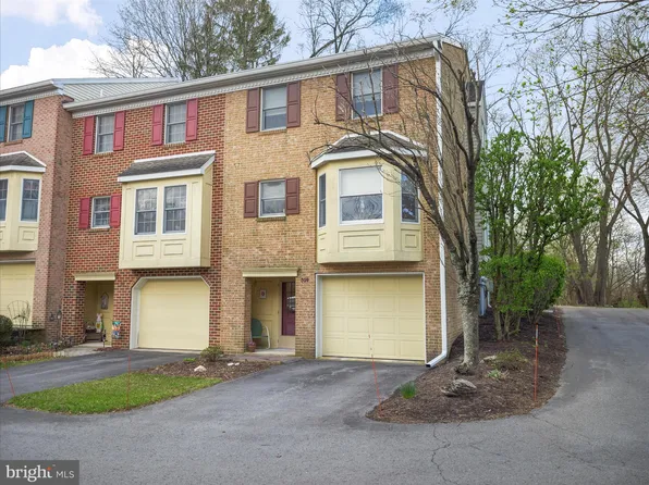 309 Valley View Dr, Waynesboro, PA 17268