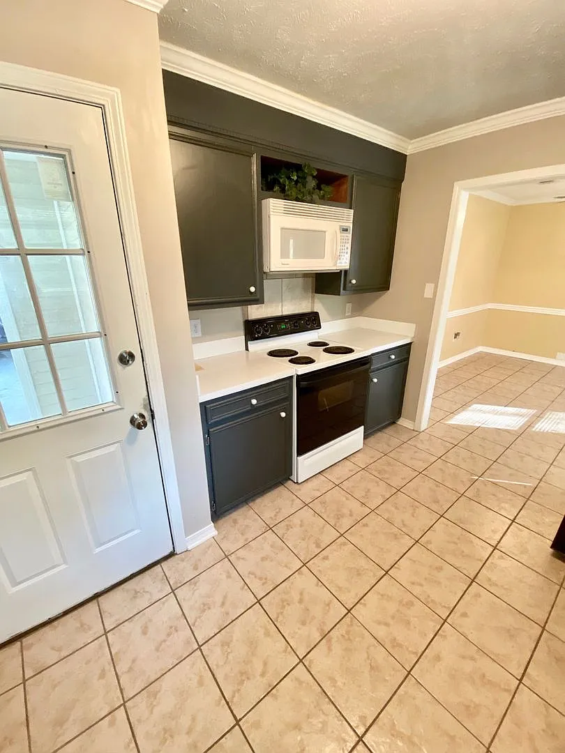 3 bed, 2 bath in the Heart of Ridgeland — Photo 2