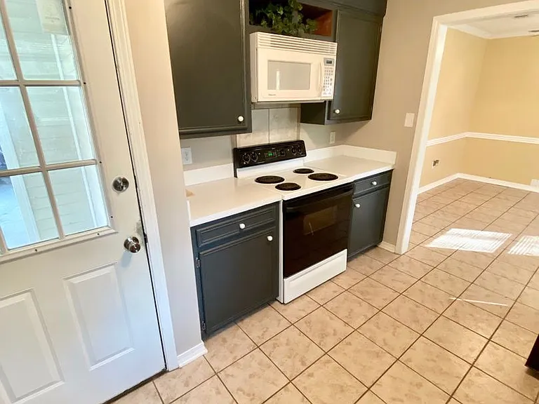103 Fox Run Dr — Photo 2
