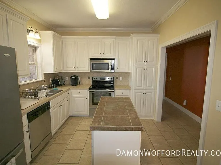 614 Oak Park Cir — Photo 9