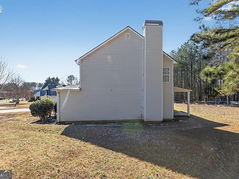1136 Mason Lee Ave — Photo 3
