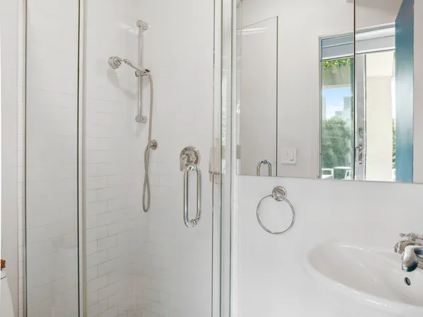 435 East 76th Street 6A image 11 of 12