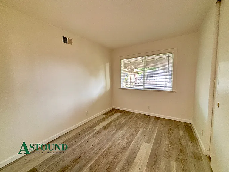 2627 Prestwick Ave — Photo 7