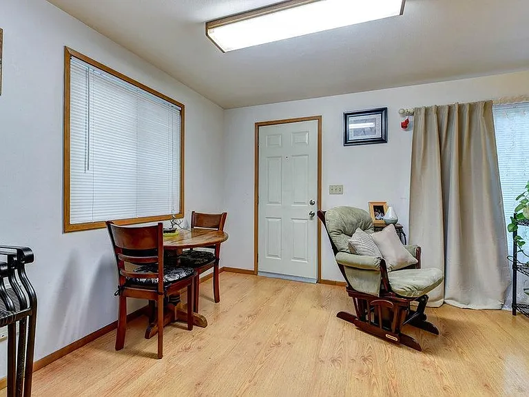 2130 Walnut St — Photo 2