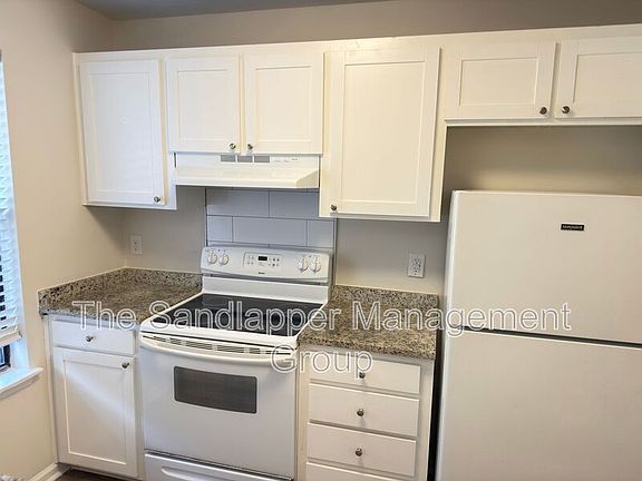 5th image of 186 Dorchester Manor Blvd #A