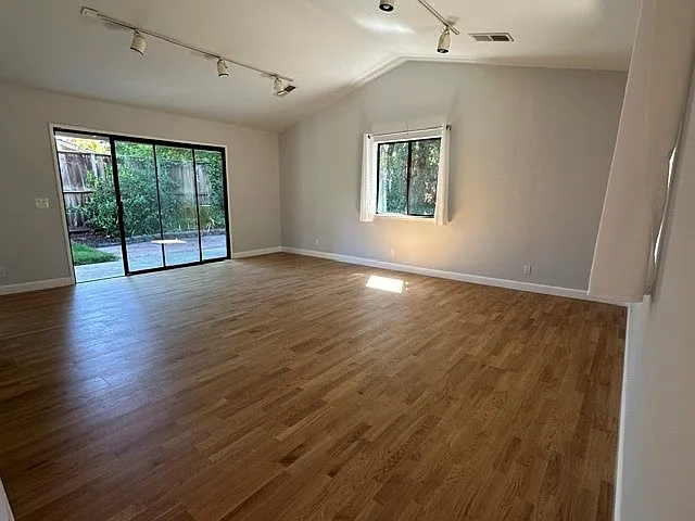 1 bed, 1.5 bath, $4,500 — Photo 3