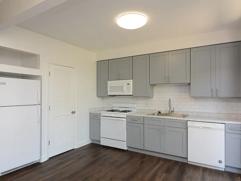 5208 N Sawyer Ave #3 — Photo 3