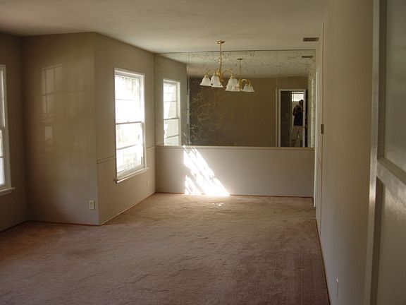 4th image of 7512 Winnetka Ave