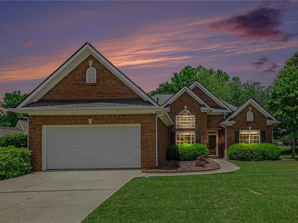 104 Creek Side Dr, Carrollton, GA 30116