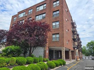 275 Hoym St APT 5E, Fort Lee, NJ 07024
