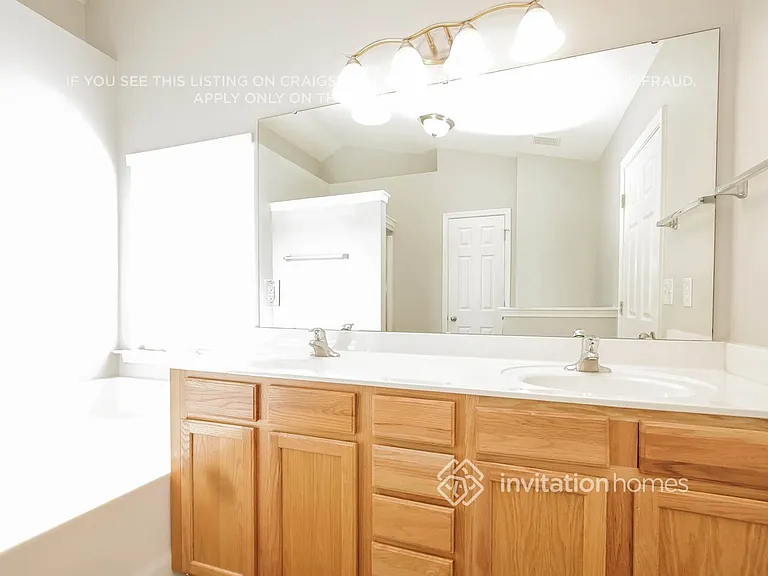 4903 Abercromby St — Photo 16