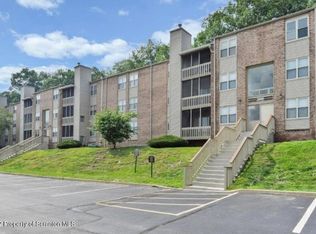 1310 Summit Pointe Dr, Scranton, PA 18508