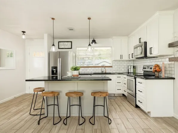 1456 Camellia Dr, Sweeny, TX 77480