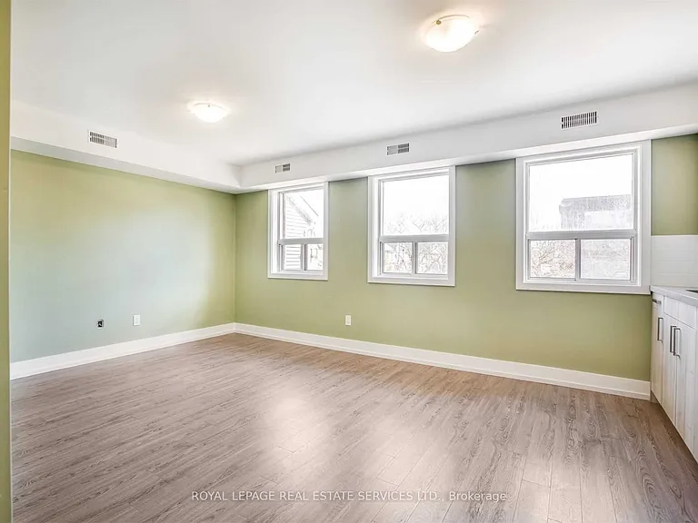 86 Givins St #UPPER — Photo 19