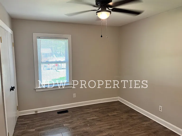 1604 Barnes St — Photo 10