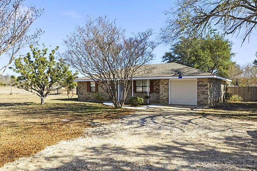 1st image of 341 Stoneleigh Rd N