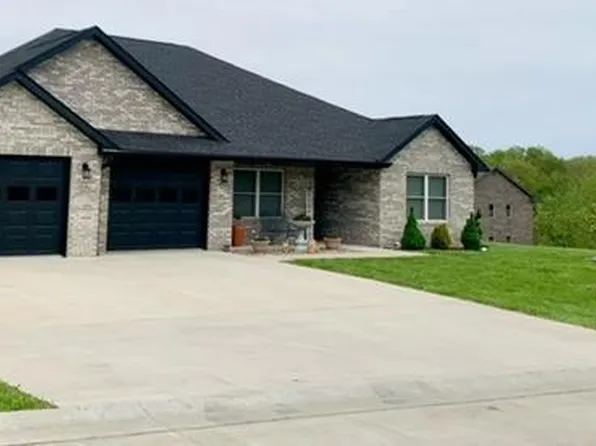 300 Braeburn Dr, Hannibal, MO 63401