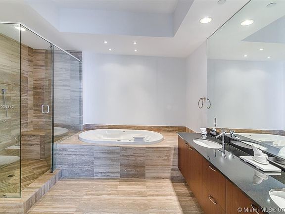 5th image of 15901 Collins Ave APT 1807