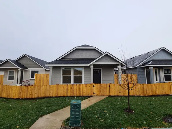 957 NW Upas Ave, Redmond, OR 97756