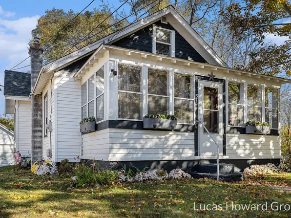 378 Goguac St W, Battle Creek, MI 49015