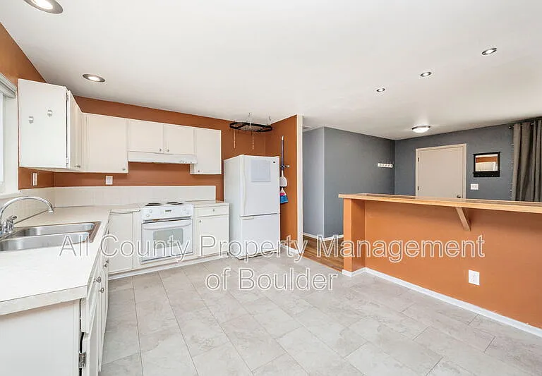 1210 Aikins Way — Photo 3