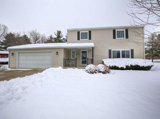 604 N Raymond Ct, Mahomet, IL 61853