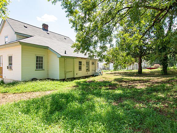 Spacious back yard that is larger than any of the yards on the street. This lot is 1.5x the size of the other lots on the street.