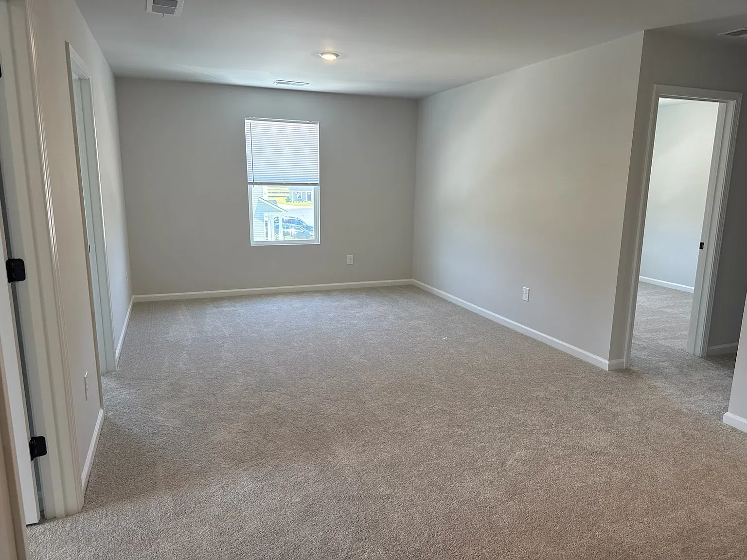 4 bed, 2.5 bath, 1892 sqft, $2,400 — Photo 4