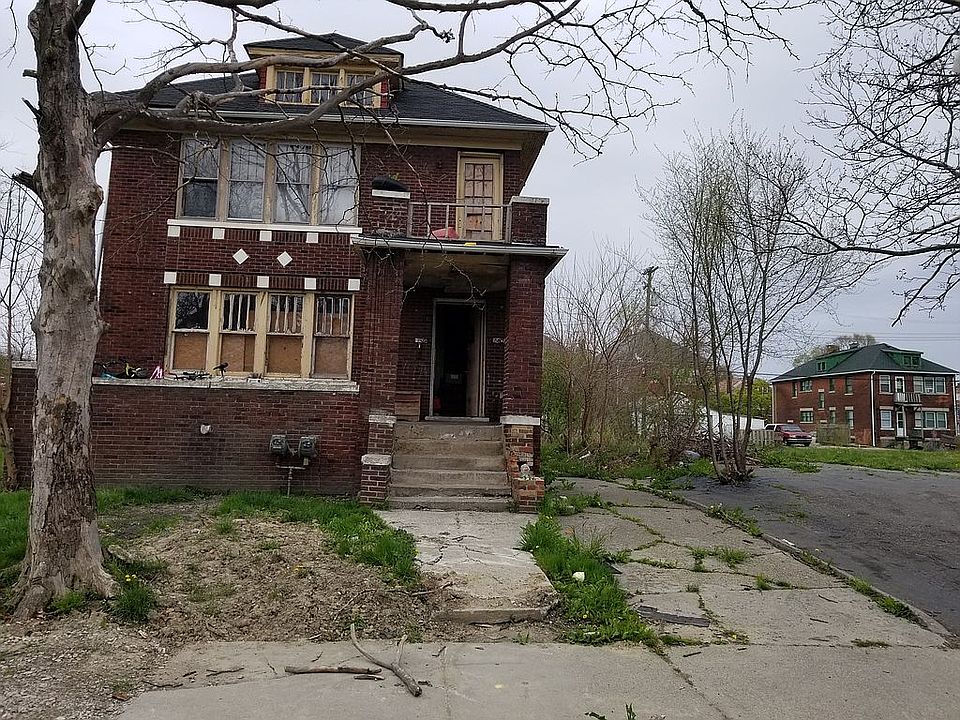 2nd image of 2453 Clairmount St