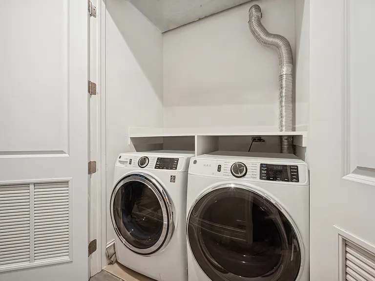 1214 W Fletcher St #11 — Photo 23