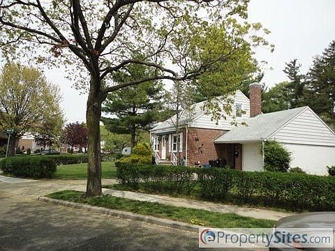 2nd image of 540 Maple Dr W