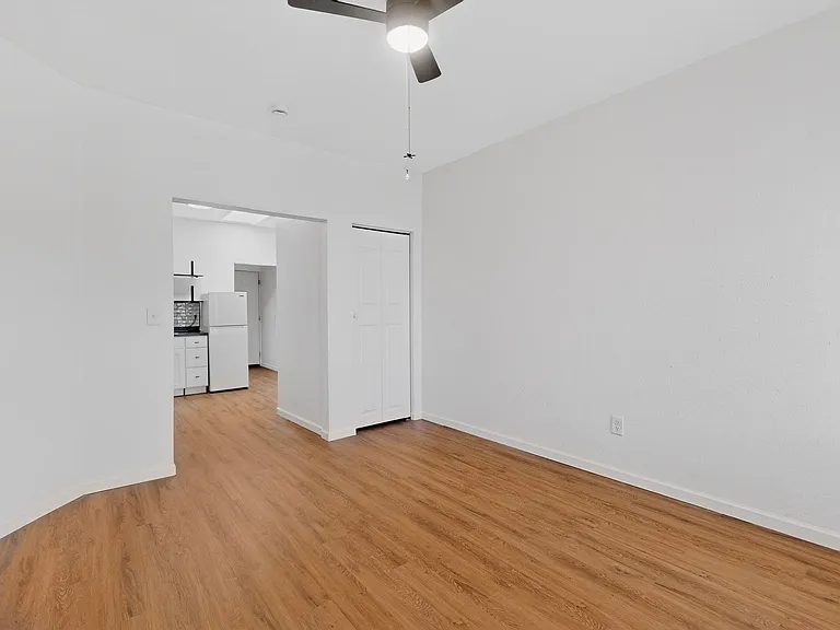 424 Broadway Blvd SE — Photo 11