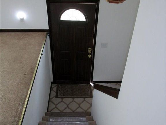 5th image of 809 El Paso Dr