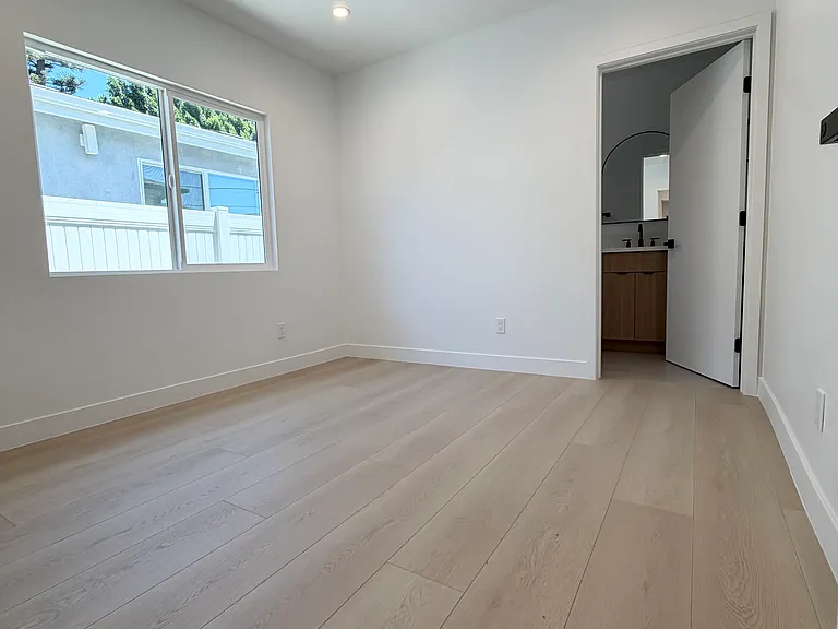6200 Camellia Ave — Photo 21