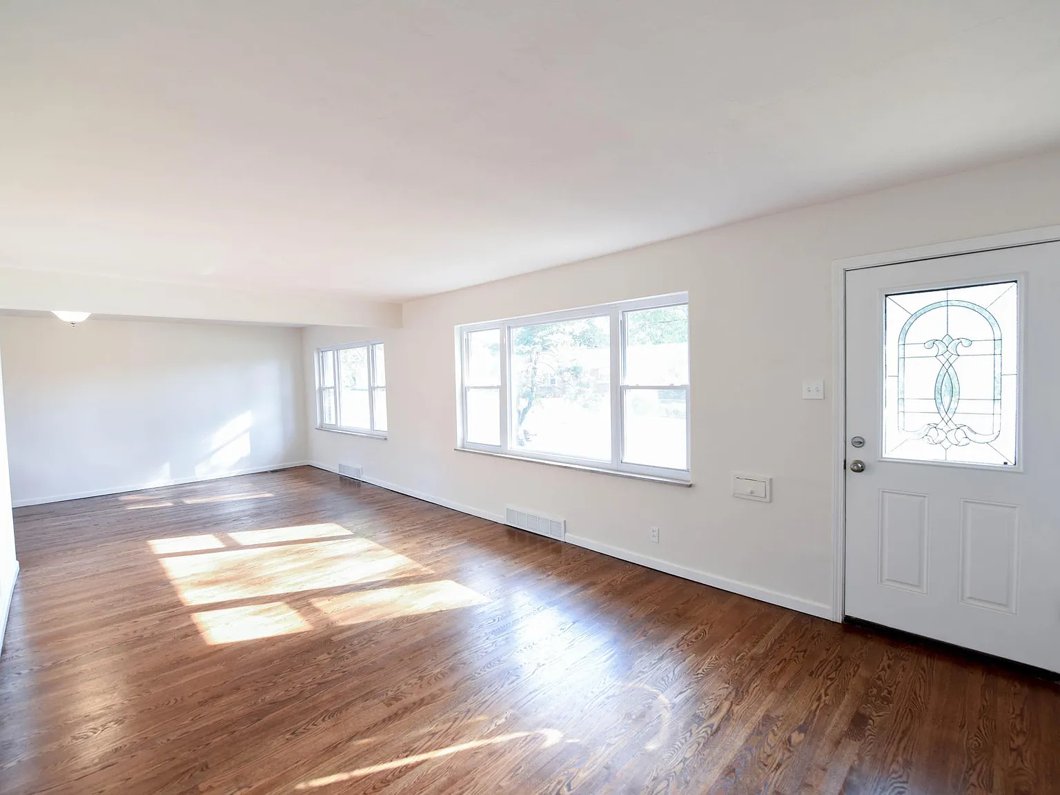 3 bed, 1213 sqft, $1,795 — Photo 2
