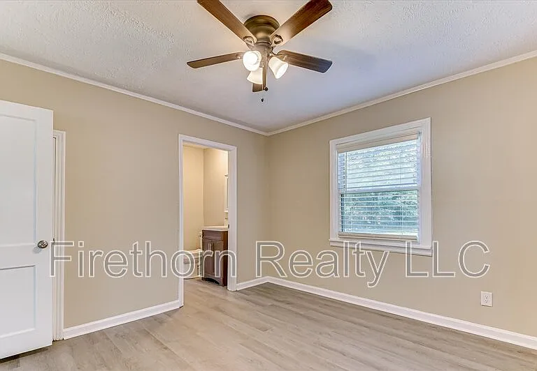 924 Royalette Ave — Photo 17