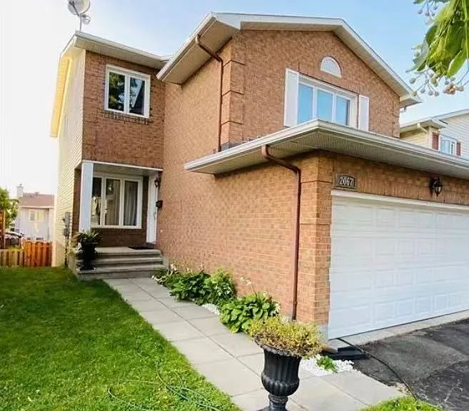 2067 Legrand Cres — Photo 1