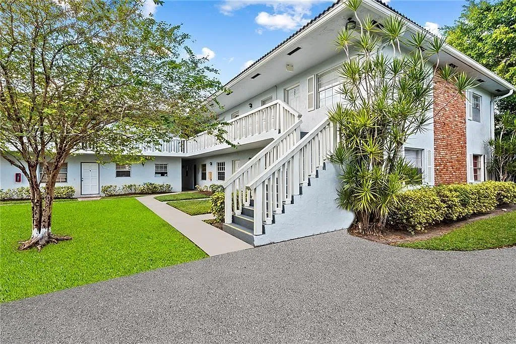2 bed, 1.0 bath, 738 sqft, $1,700 — Photo 1